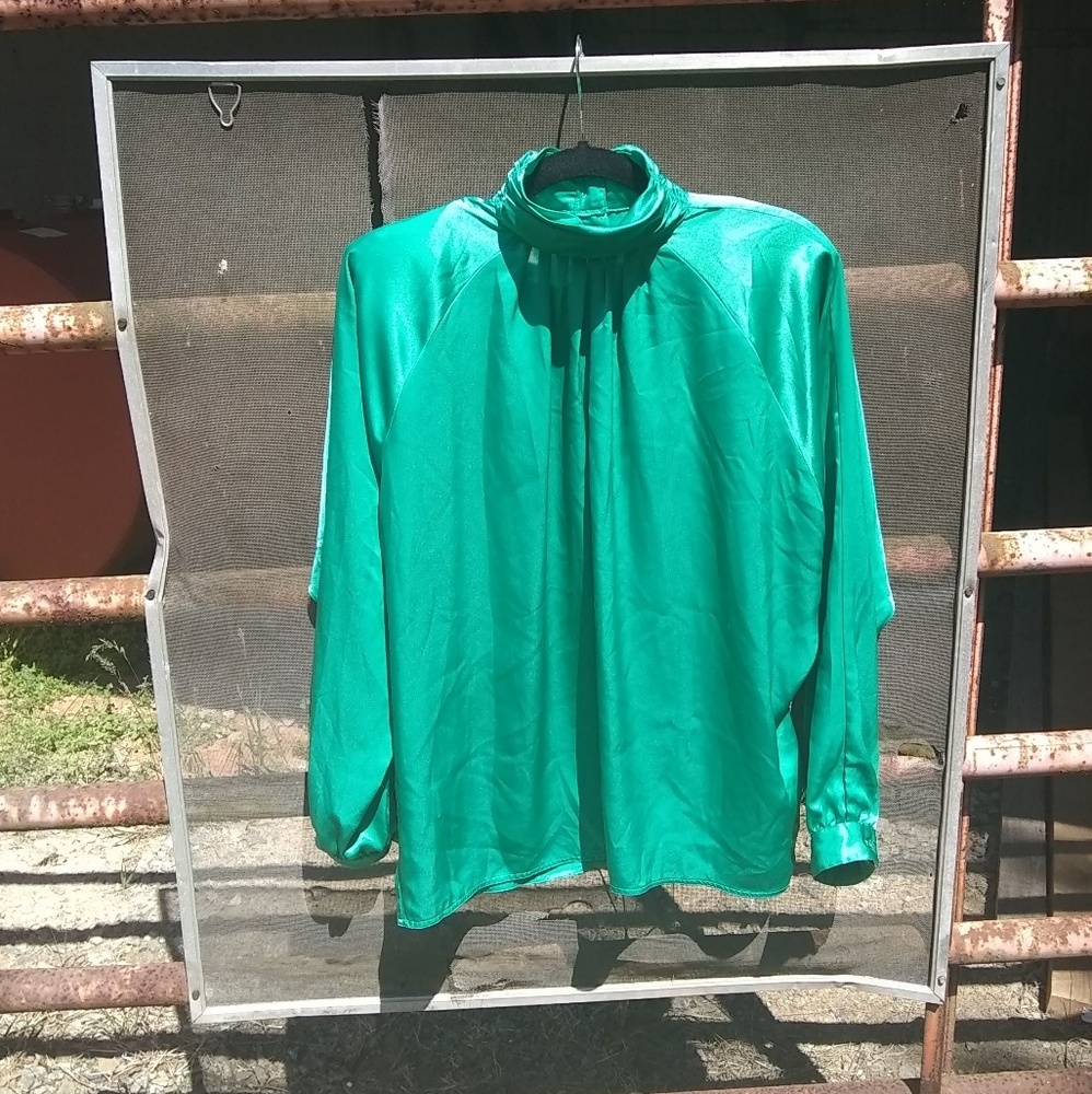 💚 💚 VINTAGE GREEN HIGH NECK BLOUSE 💚 💚